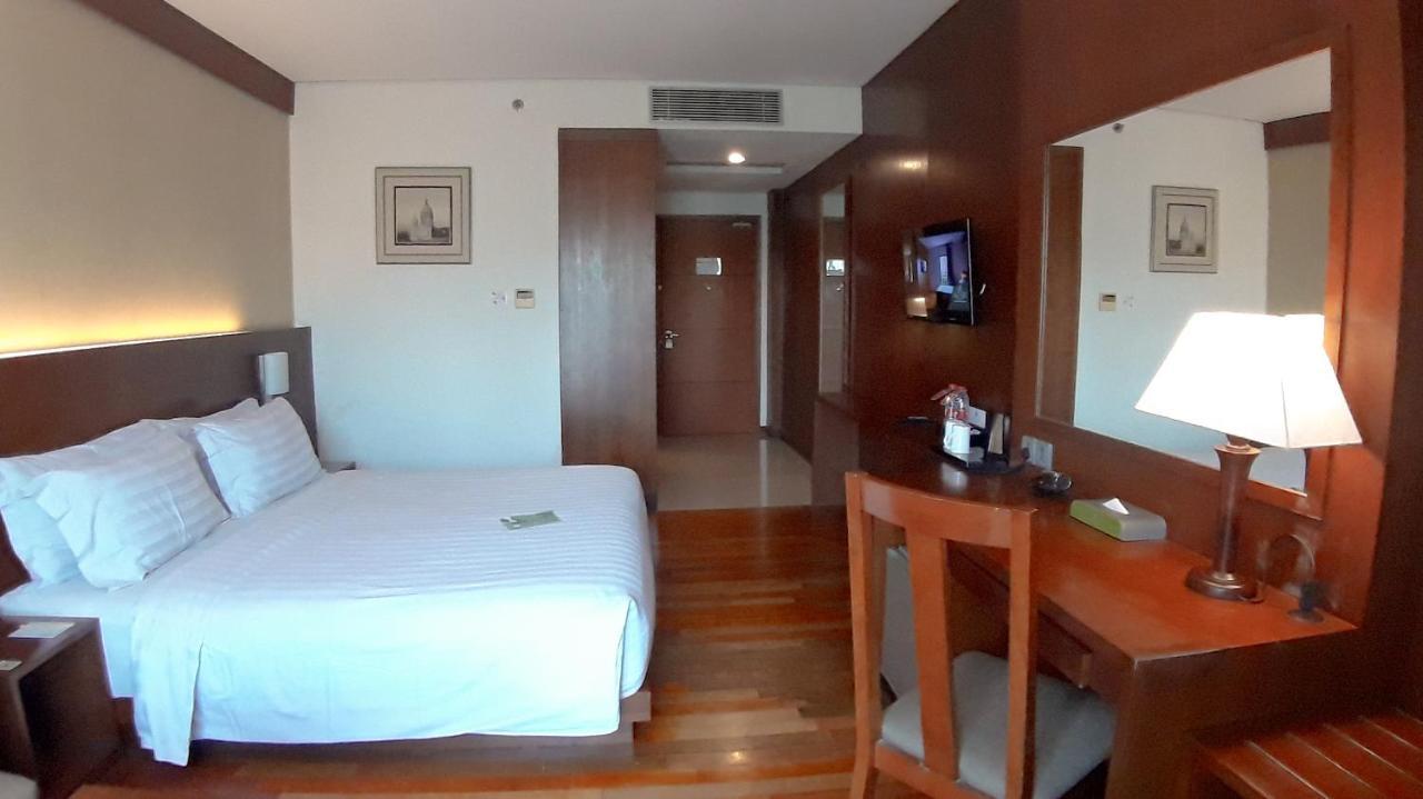 Oak Tree Emerald Hotel & Coventions Semarang Exterior photo