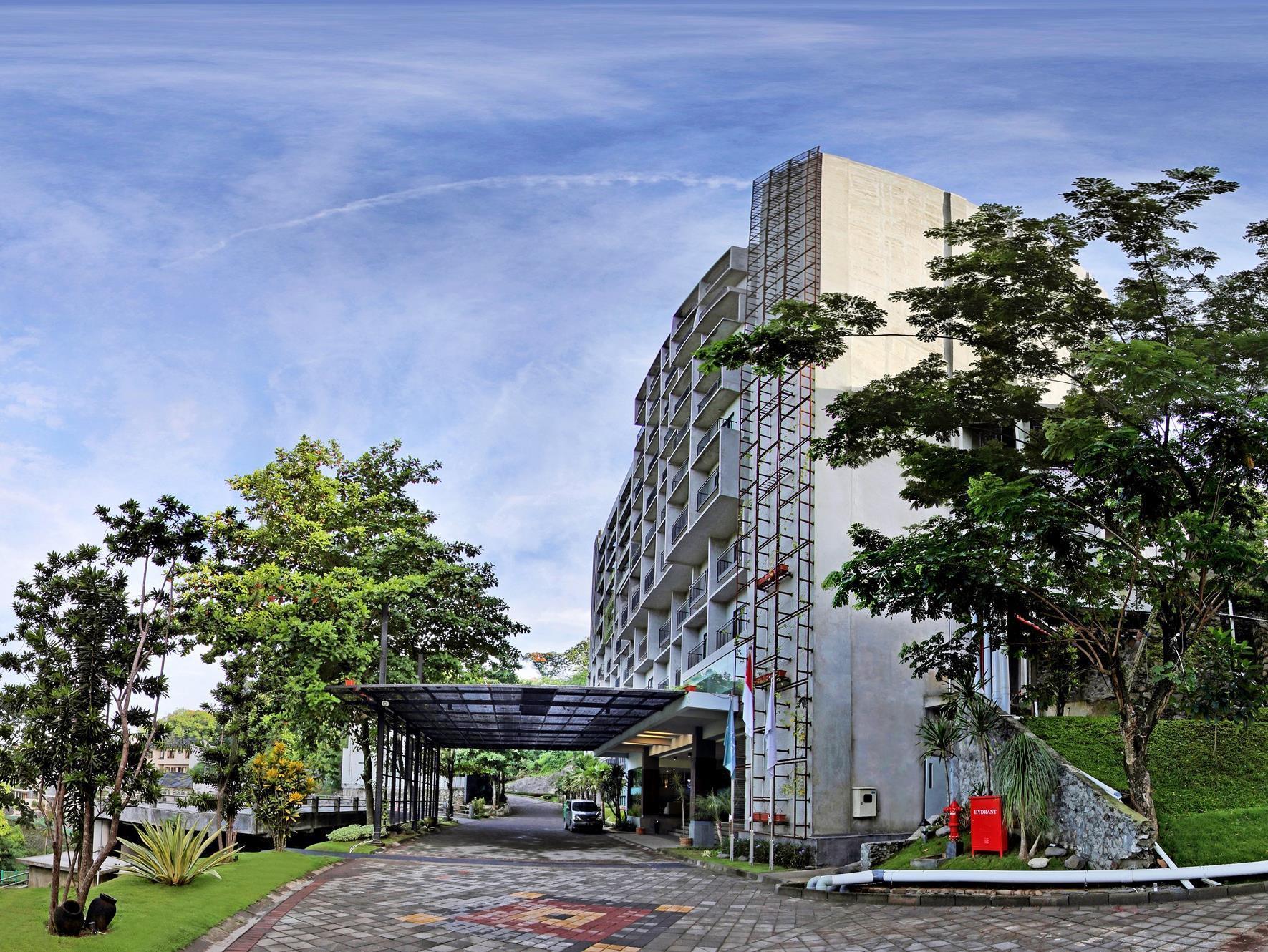 Oak Tree Emerald Hotel & Coventions Semarang Exterior photo