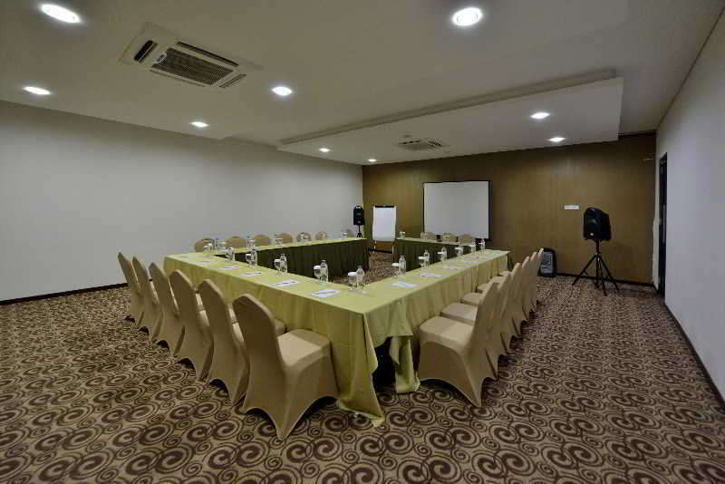 Oak Tree Emerald Hotel & Coventions Semarang Exterior photo