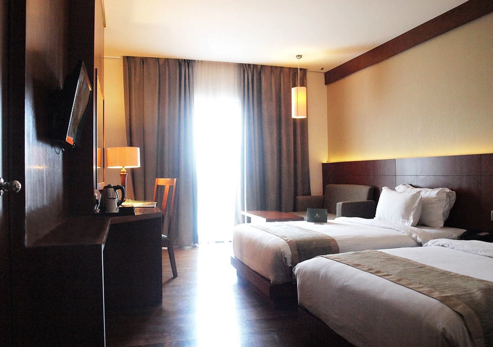 Oak Tree Emerald Hotel & Coventions Semarang Exterior photo