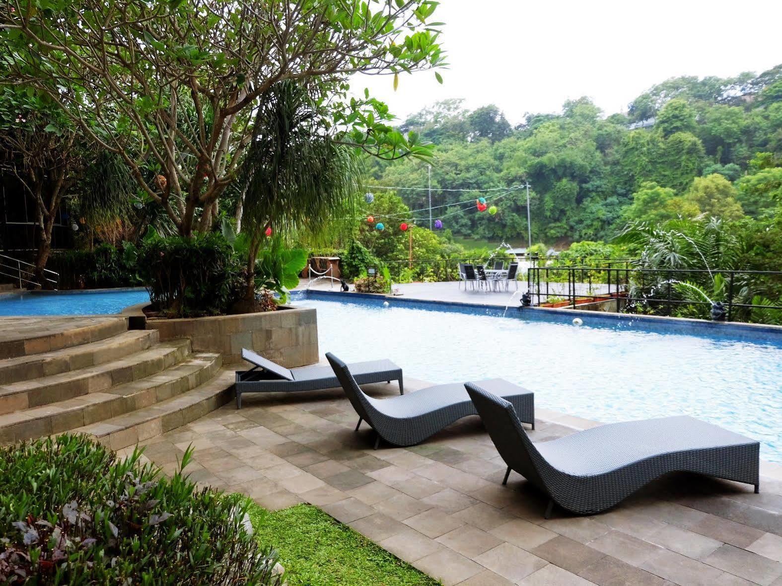 Oak Tree Emerald Hotel & Coventions Semarang Exterior photo